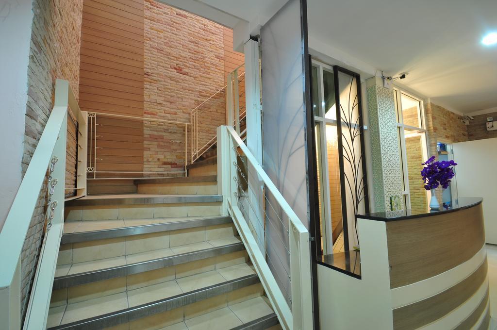 Orchid Hostel Bangkok Exterior photo