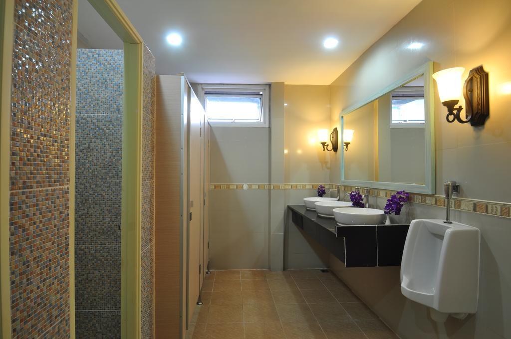 Orchid Hostel Bangkok Exterior photo