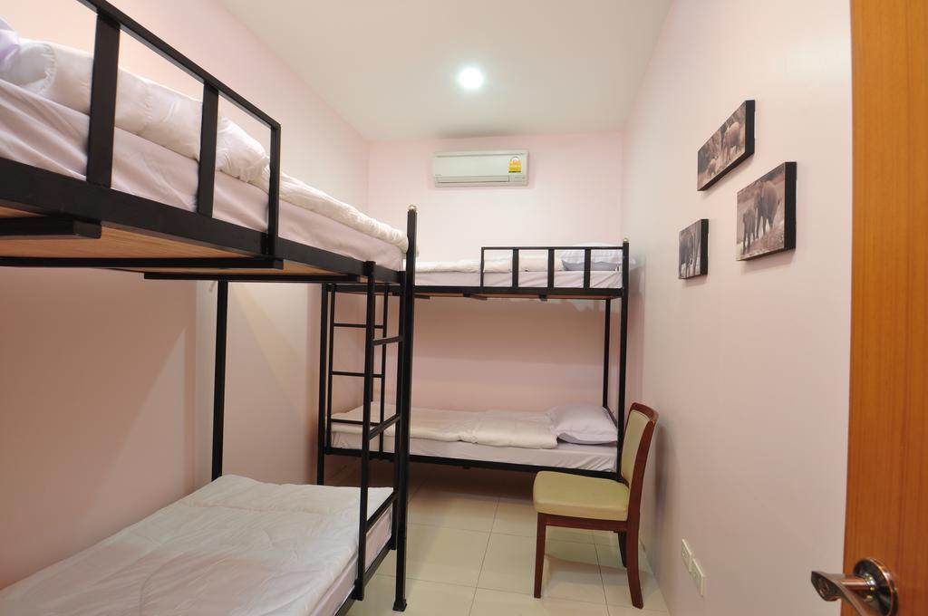 Orchid Hostel Bangkok Exterior photo